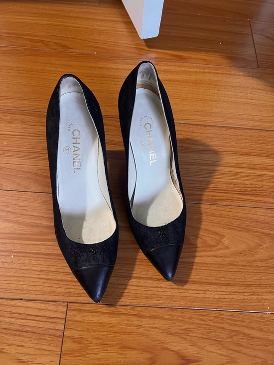 CHANEL Shoes - CHANEL Black Pointed Toe Suede and Leather Pumps